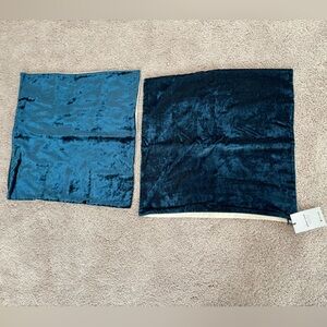 Set of two NWT west elm lush velvet pillow covers in regal blue 20x20